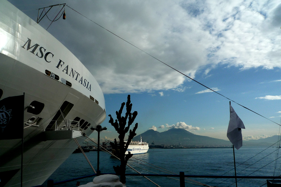 Italie : VIDEO Naples / Baptême MSC Fantasia
