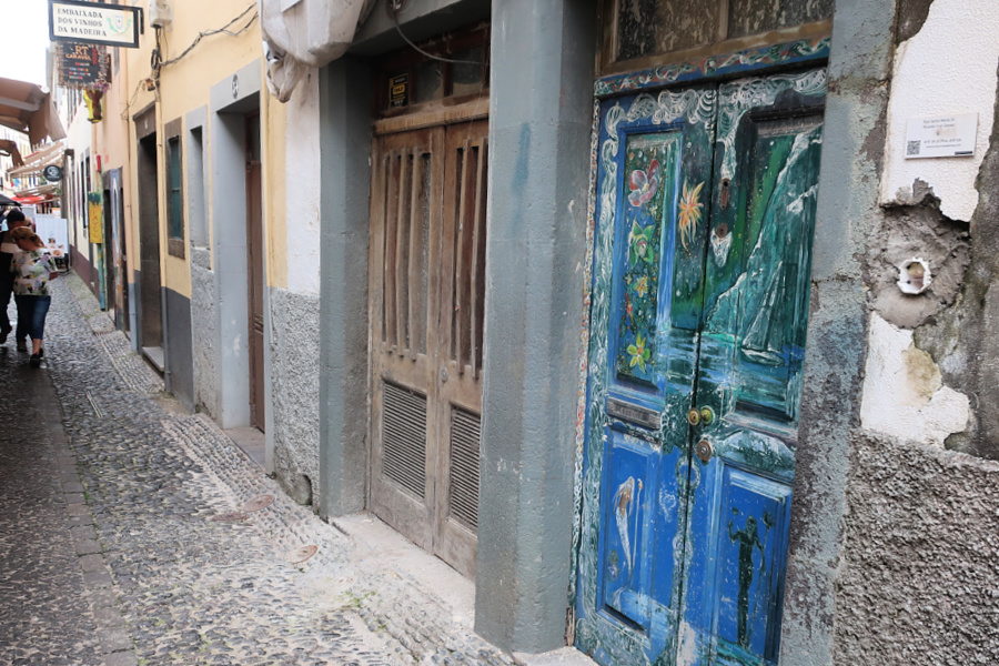 Madère : maisons closes et portes peintes