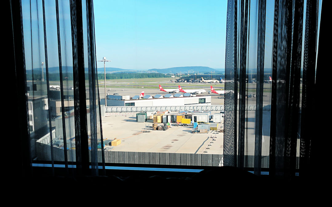 Zurich Airport: chambre avec vue sur le tarmac